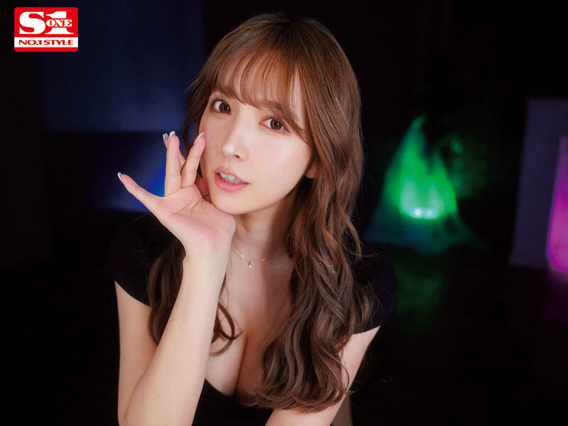 顔面偏差値MAXの選ばれしS1女優限定美顔接近ささやき淫語で種汁100発ヌイてあげる 画像1