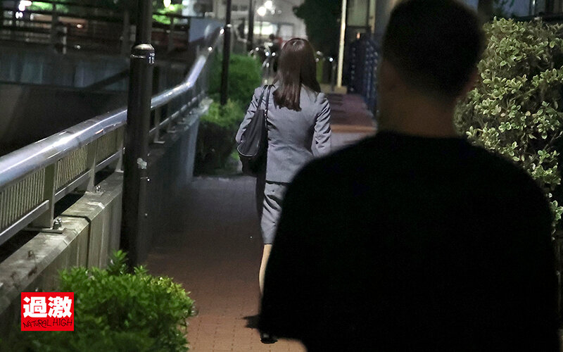 中に出してもいいから止まってください！！！押さえつけて逃がさないエンドレス奥突きバウンドピストンでイキ壊れた女 画像3