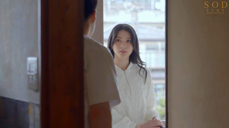 僕の住むアパートの隣室の美人妻は欲求不満だった。夫婦喧嘩で空いた直径10cmの壁穴越しに立ちバックで膣奥を突きまくった密かな不倫関係5日間。 本庄鈴 画像13