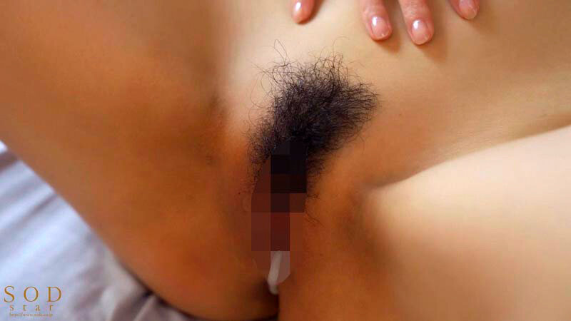 僕の住むアパートの隣室の美人妻は欲求不満だった。夫婦喧嘩で空いた直径10cmの壁穴越しに立ちバックで膣奥を突きまくった密かな不倫関係5日間。 本庄鈴 画像19