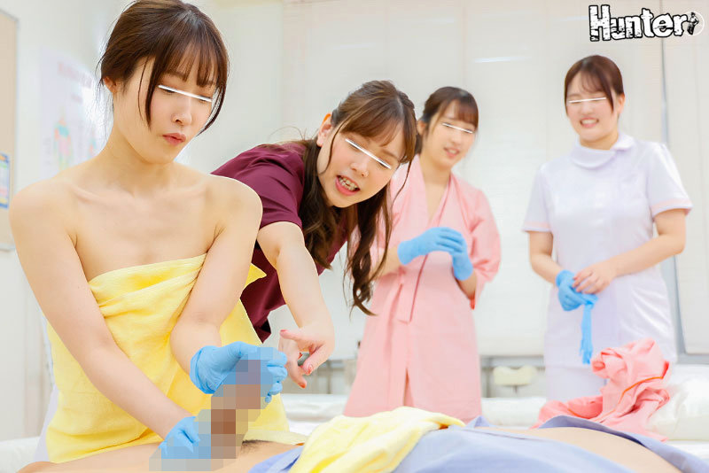 「えっ！？コレが演習！？」看護専門学校に入学したら男はボク1人！？校内演習は胸やお尻が無防備に見えるし触られるから当然フル勃起！ 画像4
