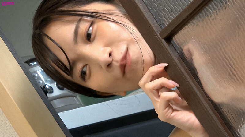 素人妻が一般大学生の自宅にコンドーム1つ渡され一泊一度のゴム姦では満足できず宿泊中2度もガチ中出しを許してしまう騎乗位で巨乳揺らす淫靡妻 まゆみさん 32歳 画像10