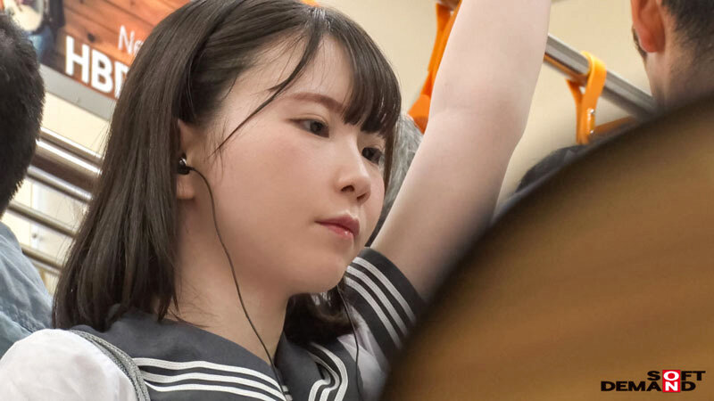 部活帰りの汗ばんだ女子校生を衣服潜り込み痴● 完全着衣潜入アングル 画像15