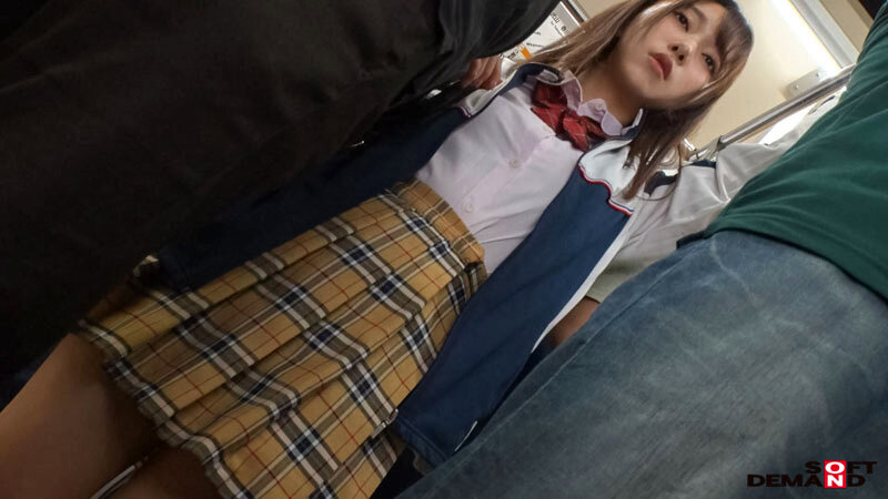 部活帰りの汗ばんだ女子校生を衣服潜り込み痴● 完全着衣潜入アングル 画像9