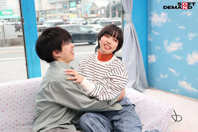 「童貞くんのオナニーのお手伝いしてくれませんか…」街中で声をかけた母性溢れる優しい巨乳女子大生が童貞くんを赤面筆おろし！ 画像13