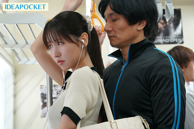 中出し痴●電車 声の出せない密室で犯●れ輪●されイカされ続け痴●集団の種付けペットに堕ちた女子大生 桜空もも 画像1